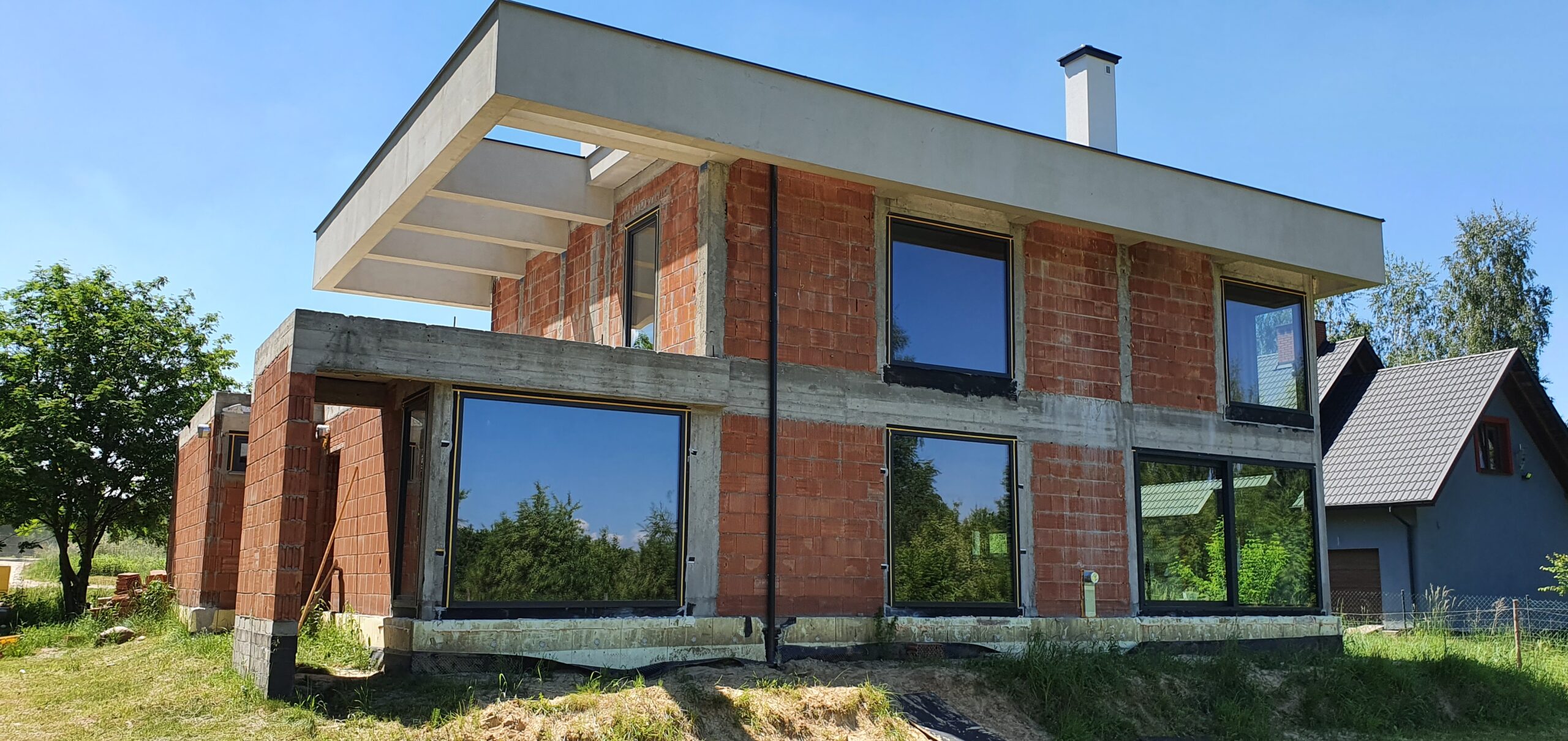 Dom z oknami pvc i aluminium